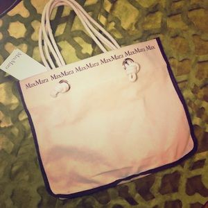 6 HR SALE!! 😍 New (w/tags)!! MaxMara canvas tote.